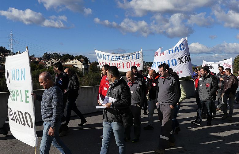 17-11-29 ProtestaMantementoCunqueiro11.JPG